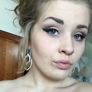 Meet your Posher, Nadine